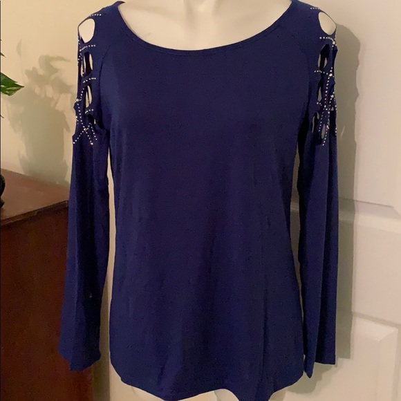 Top - Picture 2 of 3